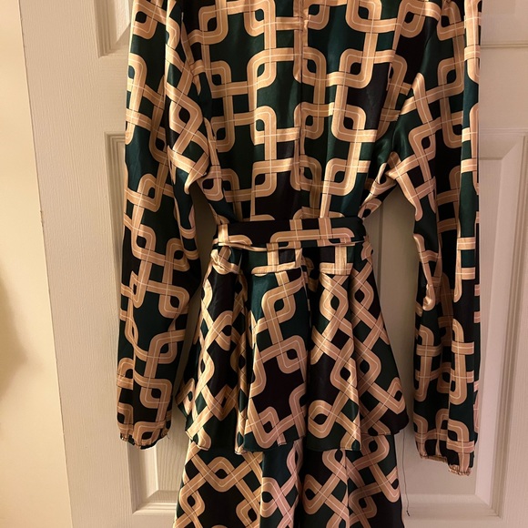 John Zack Plus plunge front skater dress in green chain print - Picture 3 of 5